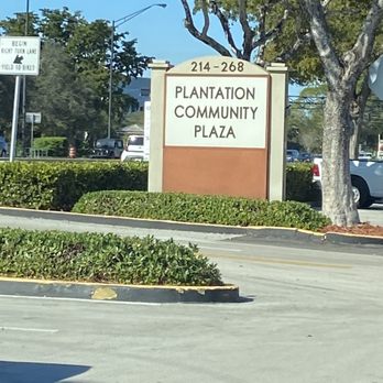 Plantation Community Plaza - Street sign - Shopping Centers Near Me - Plantation, Florida
