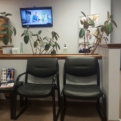 Docs Urgent Care North Haven - Waiting room
