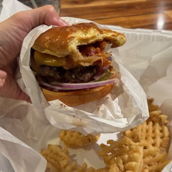 Skip's Kitchen - burger - Burgers Near Me - Carmichael, California