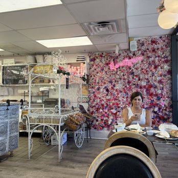 Rendez Vous Café - A lovely entrance - Bakeries Near Me - Corona del Mar, California Rendez Vous Café - A lovely entrance - Bakeries Near Me - Corona del Mar, California