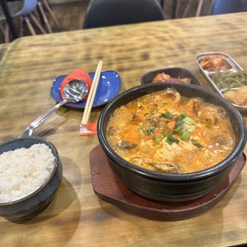 Jang Dok Dae - Mushroom & Tofu Soup with Banchan - Korean Near Me - Flushing, New York