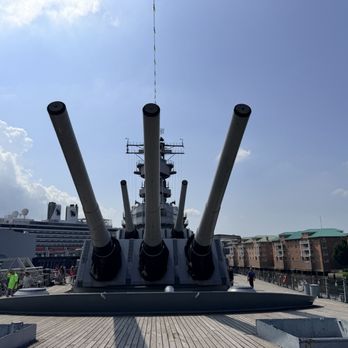 USS Wisconsin BB-64 - Forward guns - Historical Tours Near Me - Norfolk, Virginia USS Wisconsin BB-64 - Forward guns - Historical Tours Near Me - Norfolk, Virginia