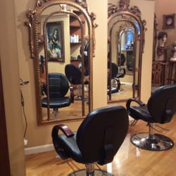 Salon Navona - Fit for a queen... Or king!