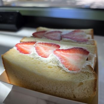 Robu Coffee - Strawberry Sando - Coffee & Tea Near Me - Mountain View, California Robu Coffee - Strawberry Sando - Coffee & Tea Near Me - Mountain View, California