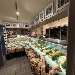 Malibu Seafood Fresh Fish Market & Patio Cafe - Fresh fish inside @ Malibu Seafood Fresh Fish Market & Patio Cafe