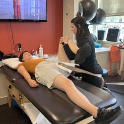 Vida Integrated Health - Elaina, DPT working with a patient.
