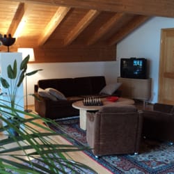Apartment Kaiserblick - Wohnbereich mit SAT-TV.