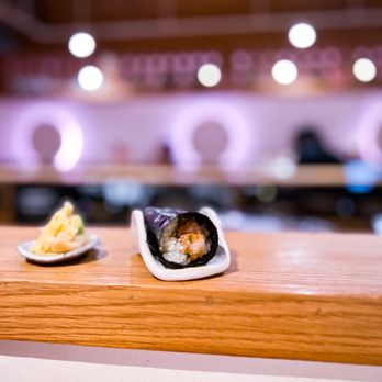 Maki A Mano - The first hand roll of the set: salmon - Japanese Near Me - New York, New York