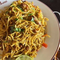 Roadhouse Momo & Grill - Chowmein - 5/5