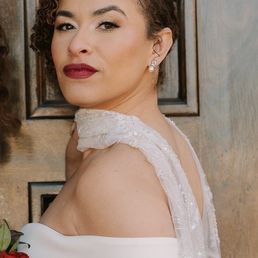 Eyebrows, eyebrow threading, arched eyebrows Eyebrows, eyebrow threading, arched eyebrows