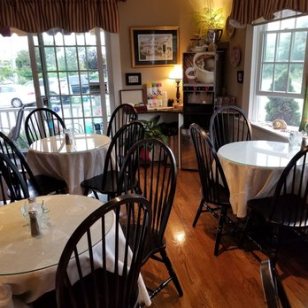 Foxberry Inn - Inside breakfast seating. - Hotels Near Me - Provincetown, Massachusetts