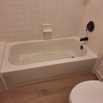 Dan the Handyman - Caulked tub - Drywall Installation & Repair Near Me - Phoenix, Arizona