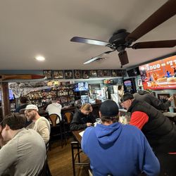 Fenton Bar and Grill - Bar area