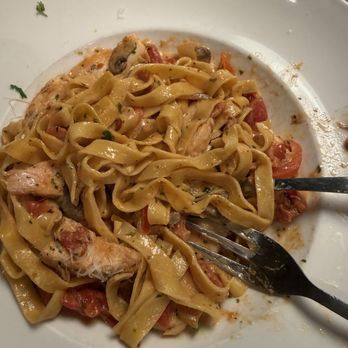 Kruse & Muer - Grilled Chicken Fettuccine - New American Near Me - Rochester, Michigan Kruse & Muer - Grilled Chicken Fettuccine - New American Near Me - Rochester, Michigan