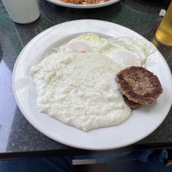 Quinn’s - Eggs over easy, turkey sausage, grits - Breakfast & Brunch Near Me - Savannah, Georgia Quinn’s - Eggs over easy, turkey sausage, grits - Breakfast & Brunch Near Me - Savannah, Georgia