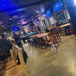 Courtyard 280 Oyster Bar & Grill - Pool table vibe