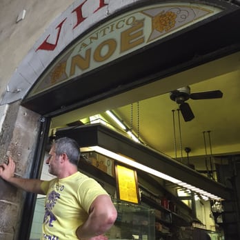 L'Antico Noè - The owner in front - Sandwiches Near Me - Florence, FI