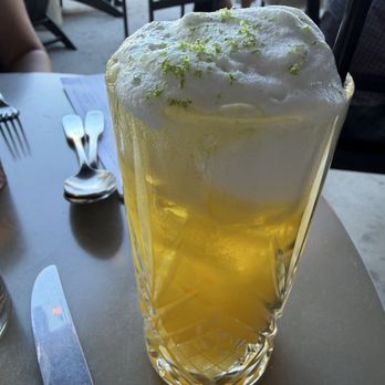 Hawkeye & Huckleberry Lounge - Golden hour drink - Lounges Near Me - Bend, Oregon Hawkeye & Huckleberry Lounge - Golden hour drink - Lounges Near Me - Bend, Oregon