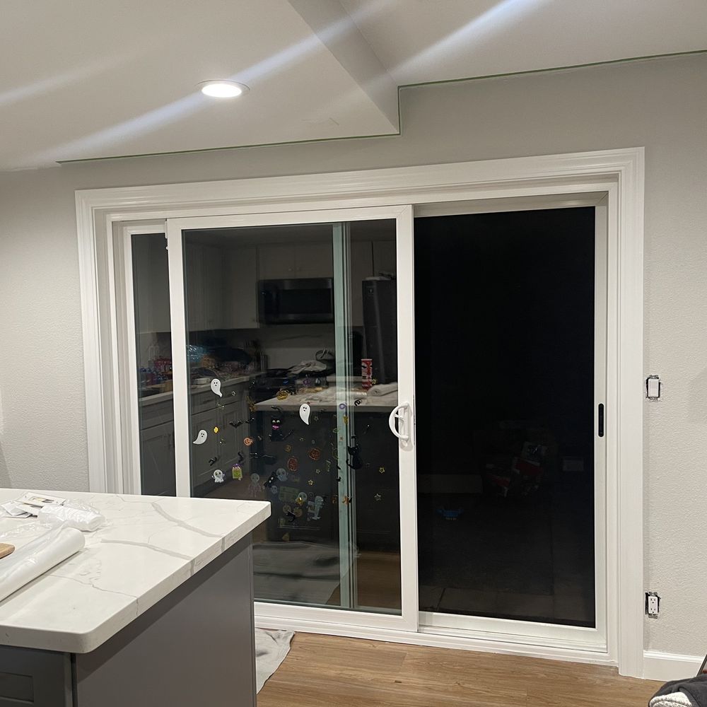 EHR - Trim/moulding for glass slider. Before addition of crown moulding - Flooring Near Me