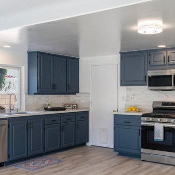 Mrp Construction - Modern kitchen renovation with sleek shaker cabinets, contemporary hardware, recessed lighting, and durable quartz surfaces. - General Contractors Near Me - Simi Valley, California Mrp Construction - Modern kitchen renovation with sleek shaker cabinets, contemporary hardware, recessed lighting, and durable quartz surfaces. - General Contractors Near Me - Simi Valley, California