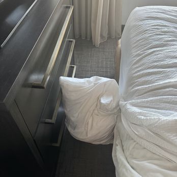 Residence Inn Whitby - So narrow the space holds a pillow up - Hotels Near Me - Whitby, Ontario
