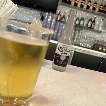 Sammy's Beach Bar & Grill - Cold Corona - American Near Me - Honolulu, Hawaii