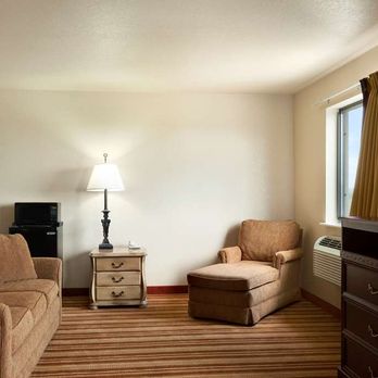 Super 8 by Wyndham Macon - Suite - Hotels Near Me - Macon, Missouri Super 8 by Wyndham Macon - Suite - Hotels Near Me - Macon, Missouri