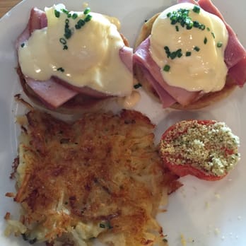 Early Bird - Traditional eggs Benedict $10 - New American Near Me - Fullerton, California
