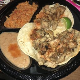 Chicken tacos with rice and the best beans I have ever had! Chicken tacos with rice and the best beans I have ever had!