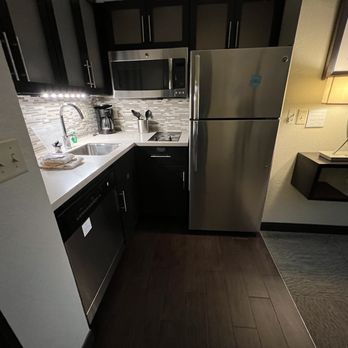 Staybridge Suites Lexington - Entry left kitchen area - Venues & Event Spaces Near Me - Lexington, Kentucky