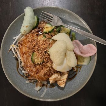 Sie-Joe - Fried rice with traditional Asian shrimp chips - Indonesian Near Me - Amsterdam, New Hampshire Sie-Joe - Fried rice with traditional Asian shrimp chips - Indonesian Near Me - Amsterdam, New Hampshire
