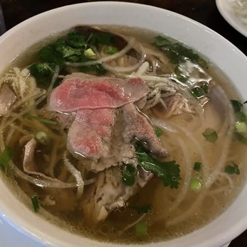 Le's Restaurant - 15. Special Beef Noodle Soup - Vietnamese Near Me - Cambridge, Massachusetts