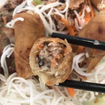 Simply Pho - Close up of spring roll - Vietnamese Near Me - Tsawwassen, British Columbia