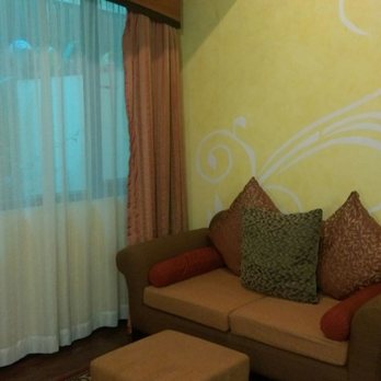 Lee Boutique Hotel - Couch for Executive room. - Hotels Near Me - Tagaytay, CAV