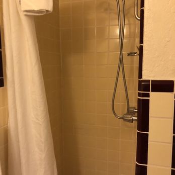 Silver Saddle Motel - Shower - Hotels Near Me - Santa Fe, New Mexico Silver Saddle Motel - Shower - Hotels Near Me - Santa Fe, New Mexico