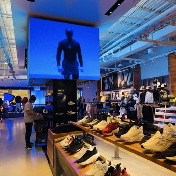 Under Armour Brand House - Men's Clothing Near Me - Tysons Corner, Virginia Under Armour Brand House - Men's Clothing Near Me - Tysons Corner, Virginia