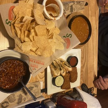 Chili's - Chips & Salsa, Skillet Queso, chili Bowl of the Original Chili, Southwestern Eggrolls, Fried Mozzarella - American Near Me - Yorba Linda, California