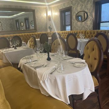 Manna Uptown - Dining Area - French Near Me - Centerville, Ohio