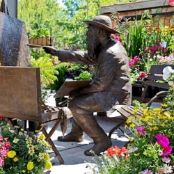 The Florist at Moana Nursery - Monet in the Moana Lane garden