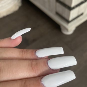 Les Mains Nail Bar - nails - Nail Salons Near Me - Buford, Georgia