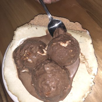 Fete - Rocky road ice cream with Mac nuts - New American Near Me - Honolulu, Hawaii
