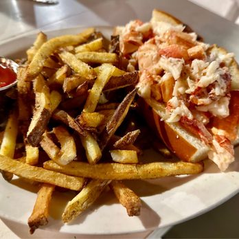 Neptune Oyster - Maine Lobster Roll Sandwich - Seafood Near Me - Boston, Massachusetts