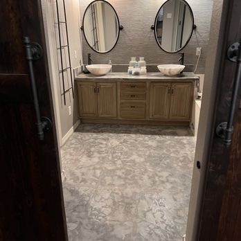Total Floor Removal - a bathroom with two sinks and mirrors - Flooring Near Me - Tempe, Arizona