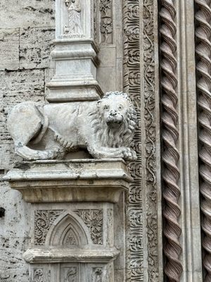 Palazzo dei Priori by null