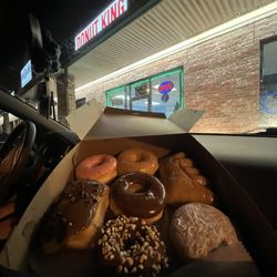 Donut King - Parking lot, Sign
