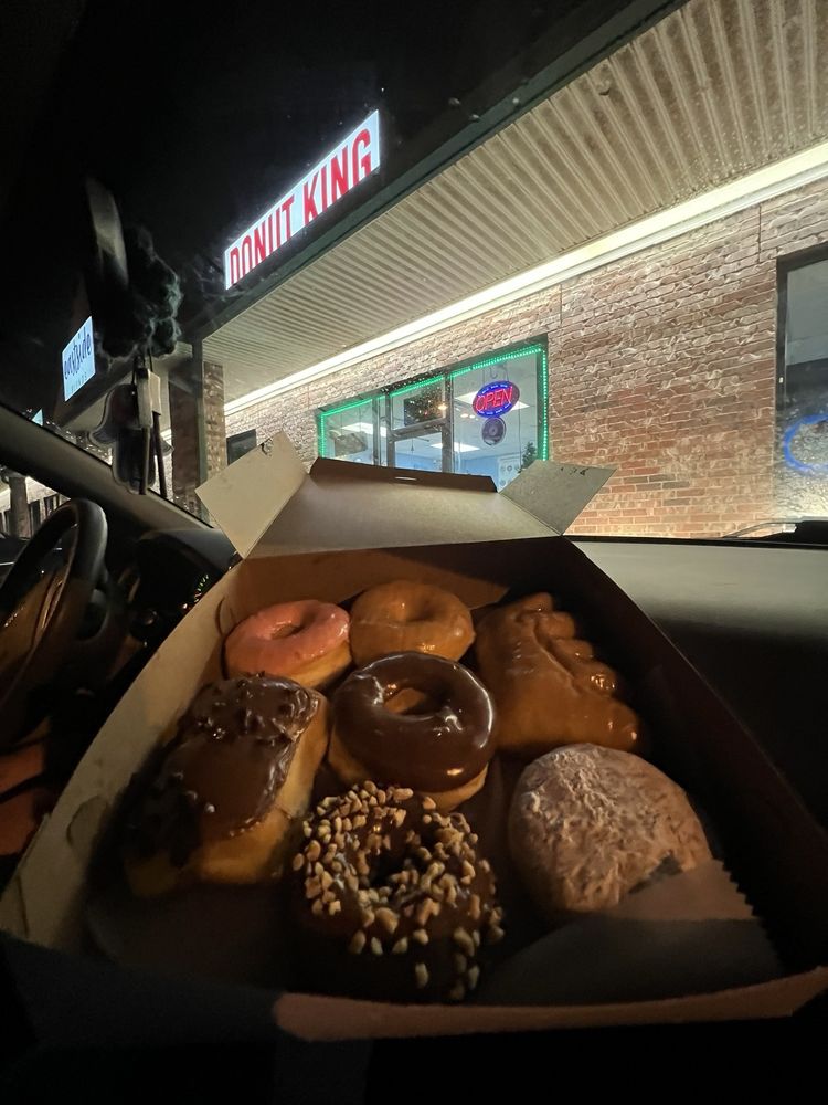 Donut King Logo