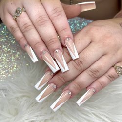 Glossy Nails and Spa