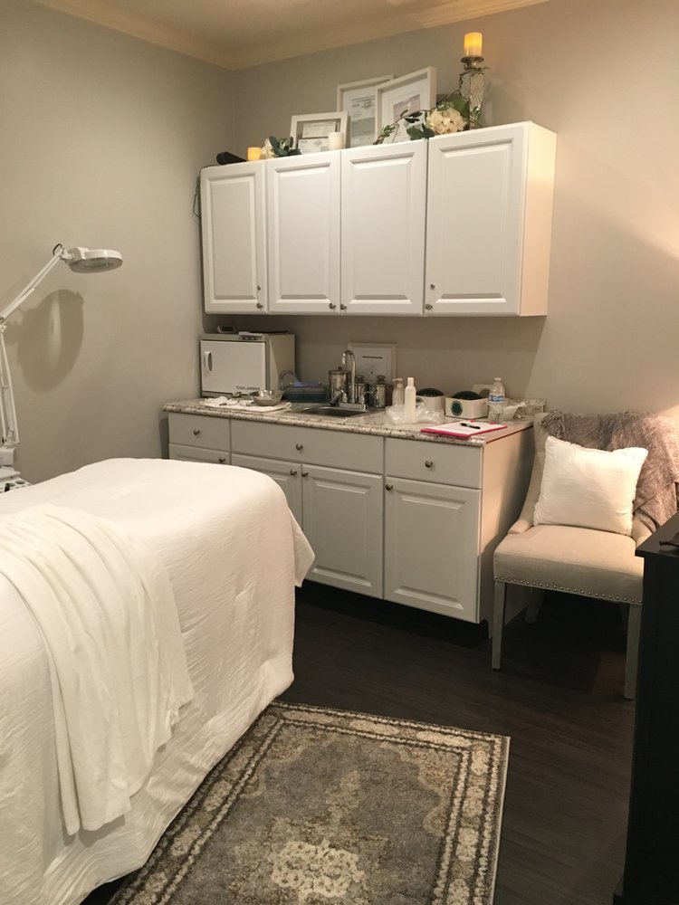 Skincare with Lola Logo