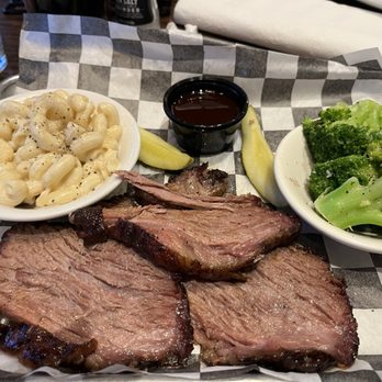 Junction 35 Spirits - Mountain Mile Location - Brisket, macaroni and cheese and steamed broccoli - Distilleries Near Me - Pigeon Forge, Tennessee
