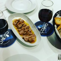 Corvo Azul - It's a hidden gem next to the castle. Amazing wines, delicious pastes! It's a must. The shop attendent is also very kind and helpful.
